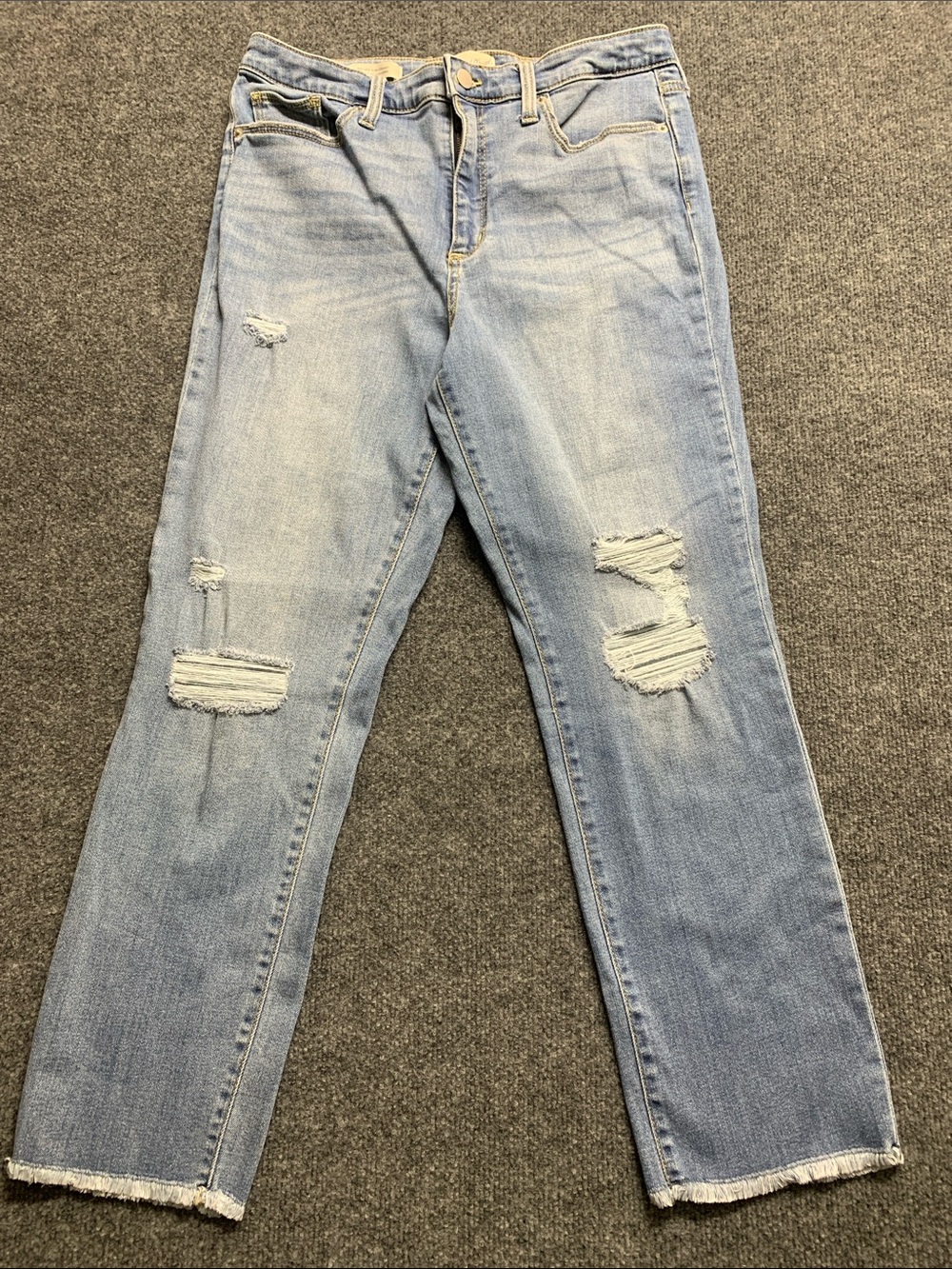 Universal Thread Light Blue Distressed Straight-Leg Jeans